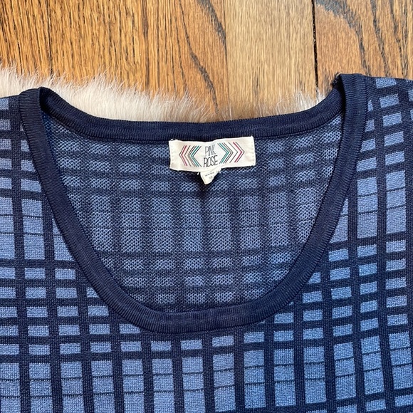 Pink Rose knit dress - Picture 2 of 6